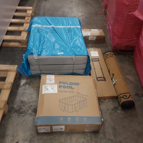 PALLET OF ASSORTED ITEMS INCLUDING: FOLDING POOL, WEIGHTS, DOOR MAT, FOLDING MATTRESS ECT