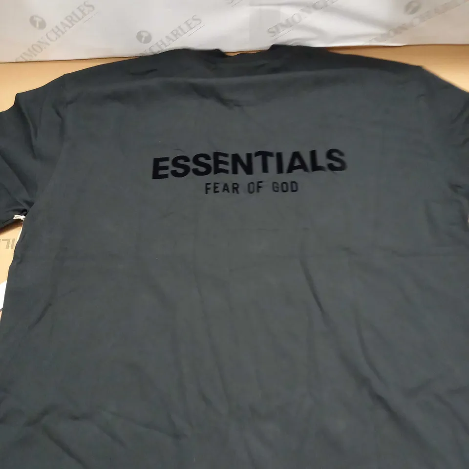 FEAR OF GOD ESSENTIALS T-SHIRT SIZE L