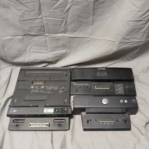 LOT OF 4 ASSORTED LAPTOP DOCKING STATIONS TO INCLUDE - DELL - TOSHIBA - IBM