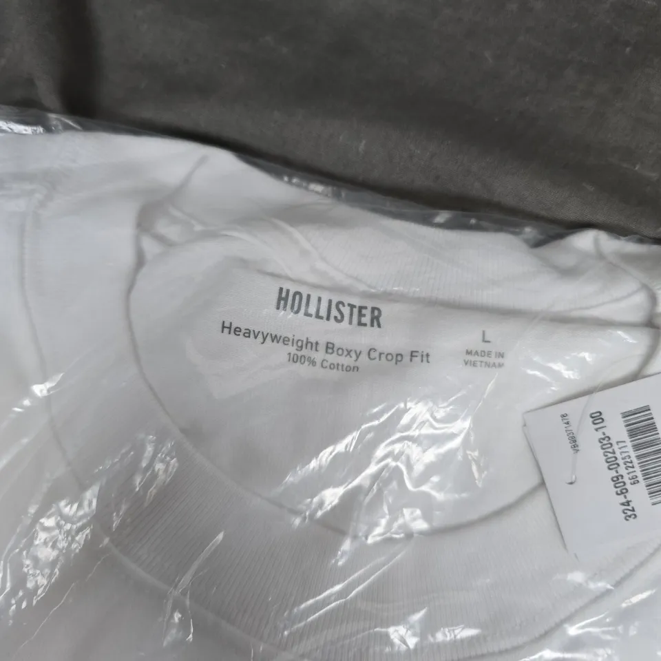 BAGGED HOLLISTER WHITE HEAVYWEIGHT BOXY CROP FIT T‑SHIRT – SIZE L