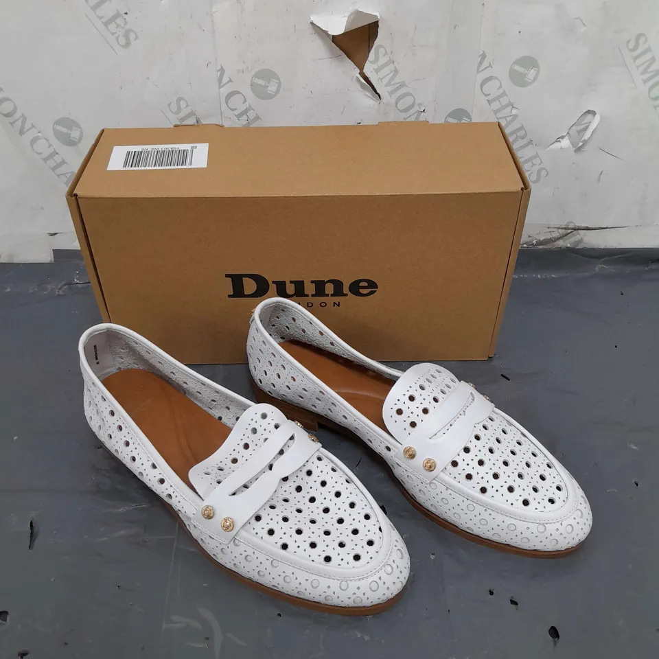 BOXED PAIR OF DUNE LONDON WHITE LEATHER LASER CUT LOAFER IN SIZE 6