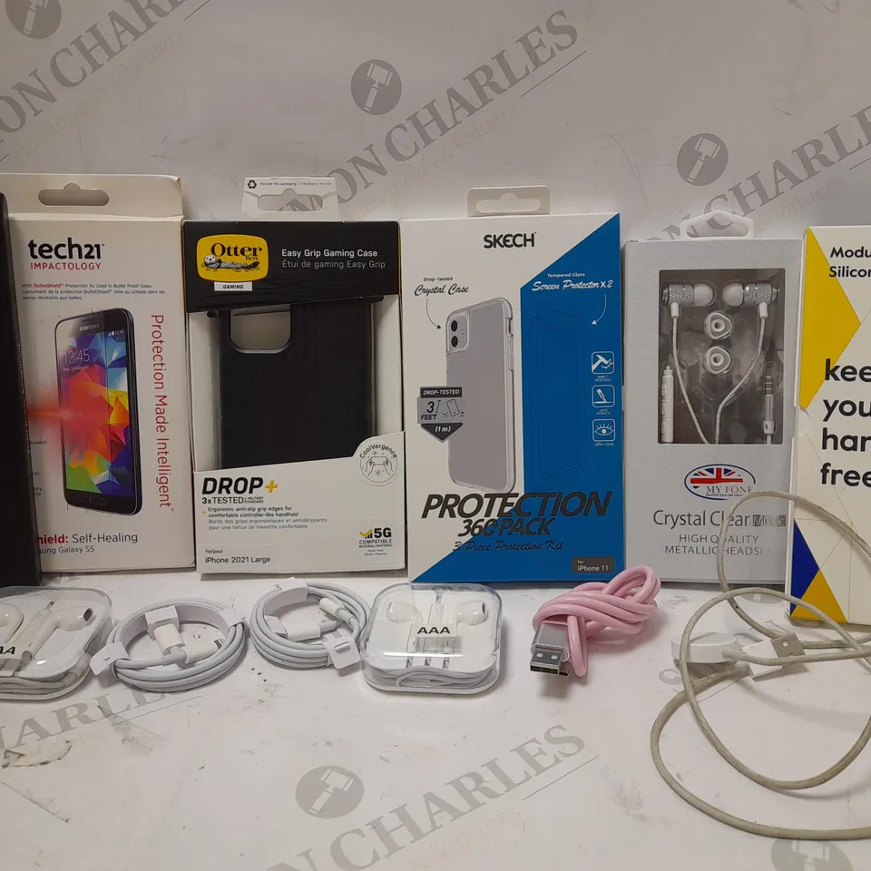 LOT OF APPROX 12 ASSORTED MOBILE/TABLET ACCESSORY ITEMS TO INCLUDE SCREEN PROTECTORS, CASES, EARPHONES, ETC