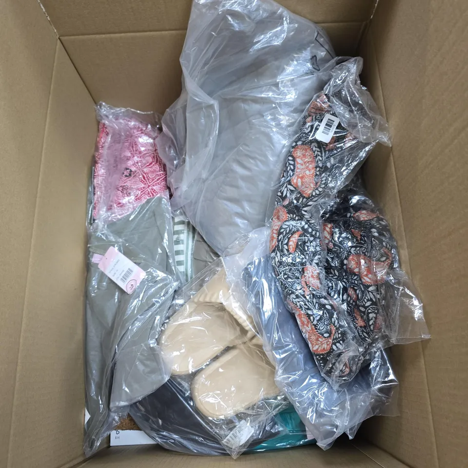 BOX OF APPROXIMATELY 25 ASSORTED ITEMS TO INCLUDE SANDALS, SANKOM SUPPORT AND POSTURE BRA, SUPER CRISP CLOTHING ETC