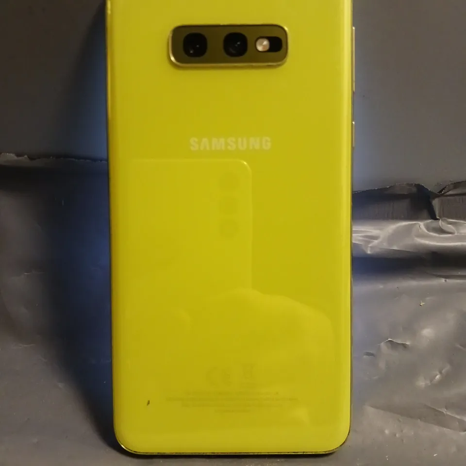 SAMSUNG GALAXY S10E IN YELLOW