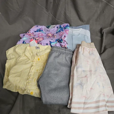 BOX OF APPROXIMATELY 30 ASSORTED KIDS CLOTHING ITEMS TO INCUDE - DRESS, SKIRT, PANTS, ETC