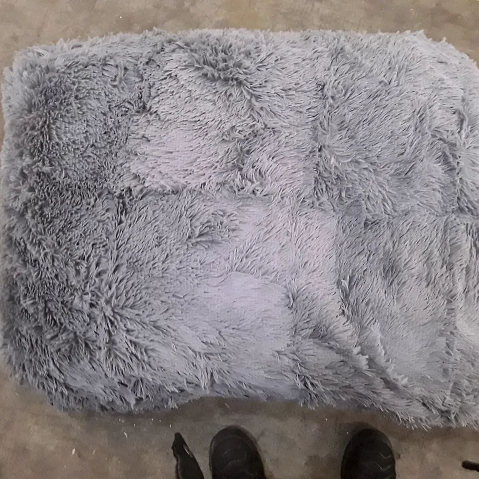 BAGGED SNUG FURRY FRIENDS SUPPER FLUFFY GREY PET BED 