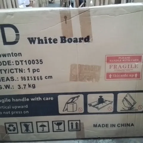 BOXED WHITEBOARD 