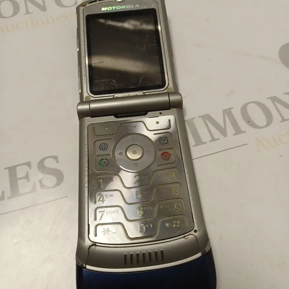 MOTOROLA BR50 FLIP PHONE