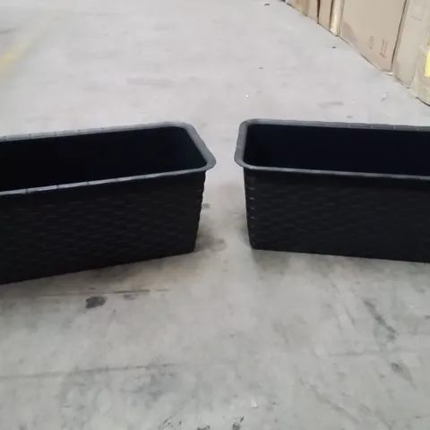 BOXED SET OF 2 PLANTERS