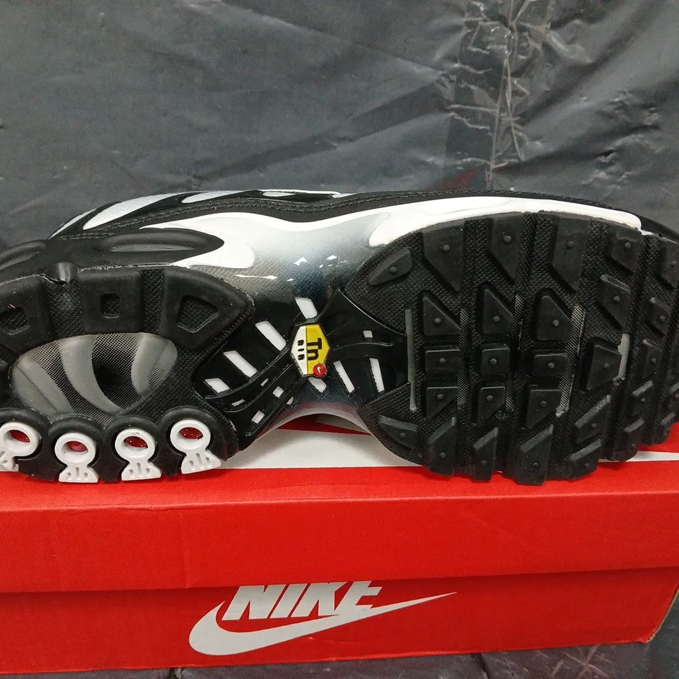 BOXED PAIR OF NIKE AIR MAX PLUS - UK SIZE 9