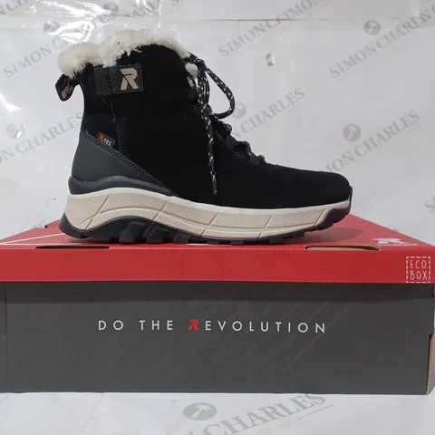BOXED PAIR OF REVOLUTION RIEKER WARM LINED WATER RESISTANT LACE UP BOOTS, BLACK - SIZE 3.5