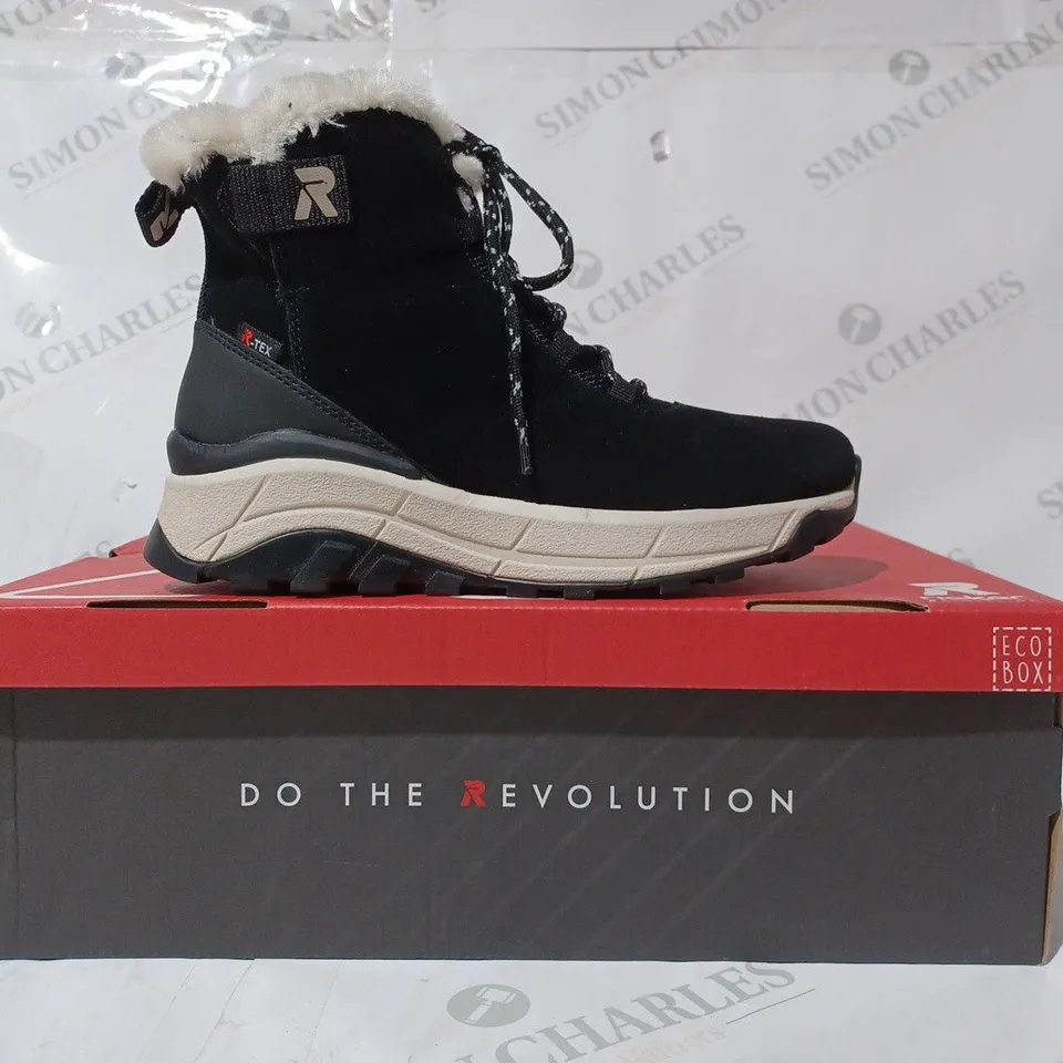 BOXED PAIR OF REVOLUTION RIEKER WARM LINED WATER RESISTANT LACE UP BOOTS, BLACK - SIZE 3.5