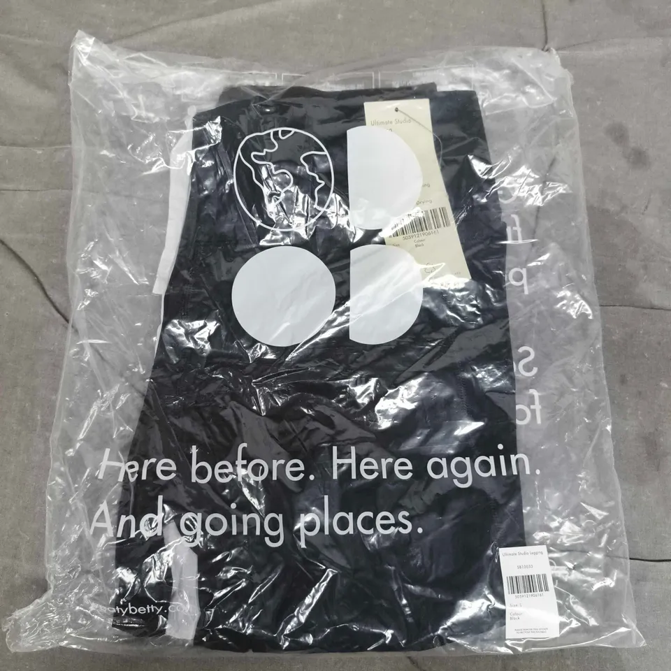 BAGGED SWEATY BETTY ULTIMATE STUDIO LEGGINGS IN BLACK - LARGE