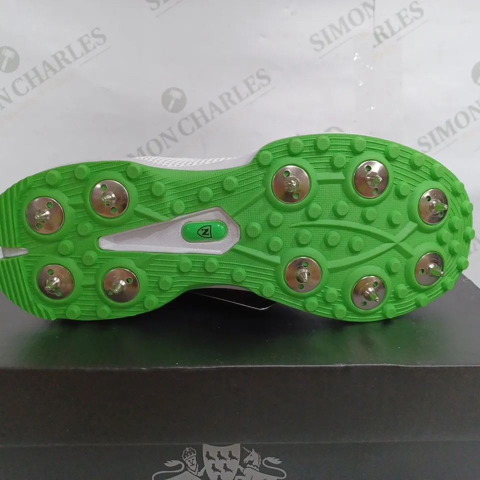 NEWBERY CRICKET ELITE ROUNDER SPIKE SHOES - UK 9