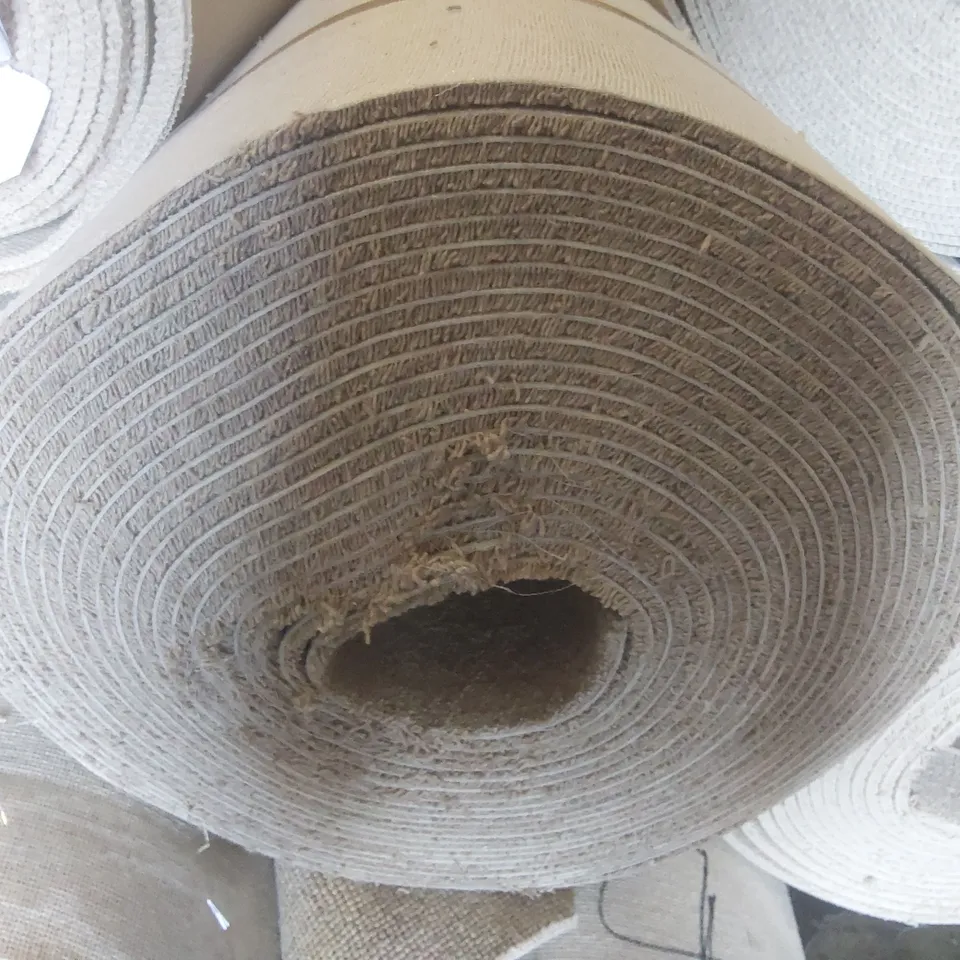 ROLL OF QUALITY DIMENSION HEATHERS CRESTA CARPET - APPROXIMATELY 4 x 21.7m