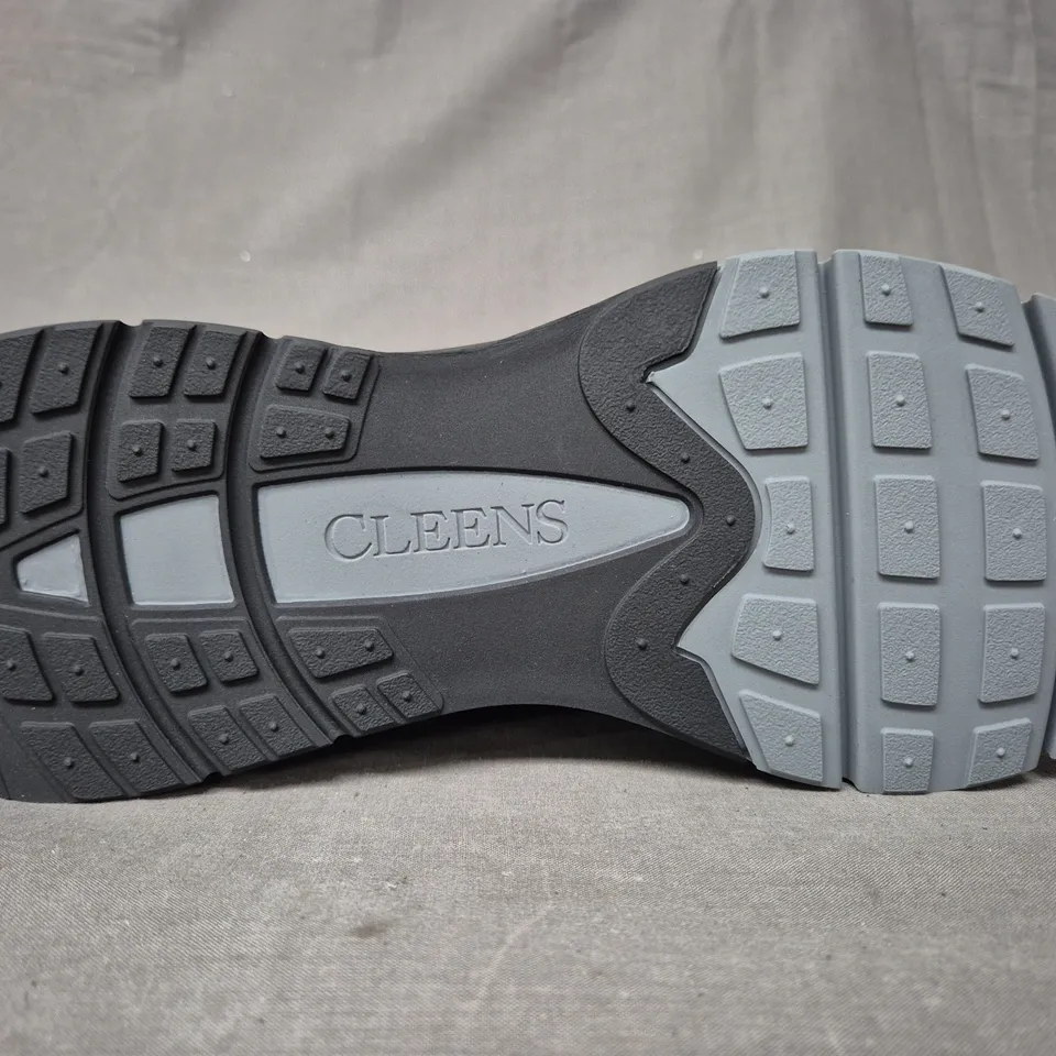 BOXED PAIR OF CLEENS PULSE RUNNER SHOES IN PHANTOM BLACK UK SIZE 10