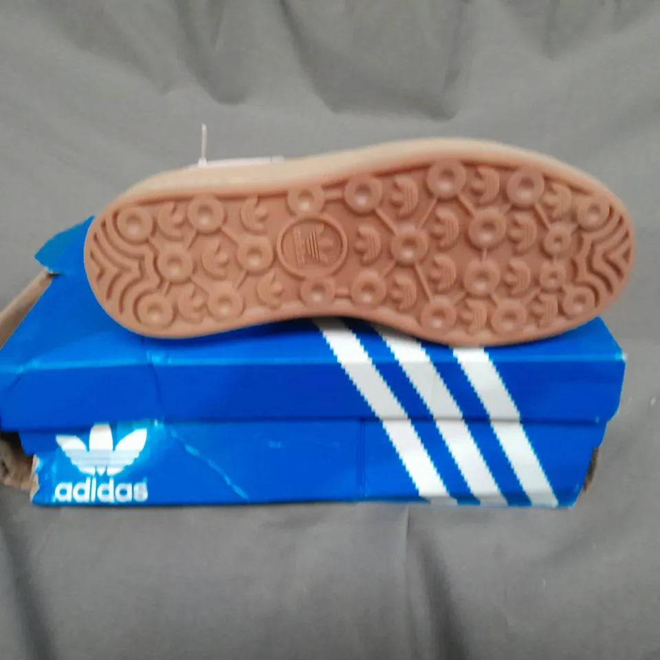 BOXED PAIR OF ADIDAS GAZELLE BOLD TRAINERS SIZE 4.5