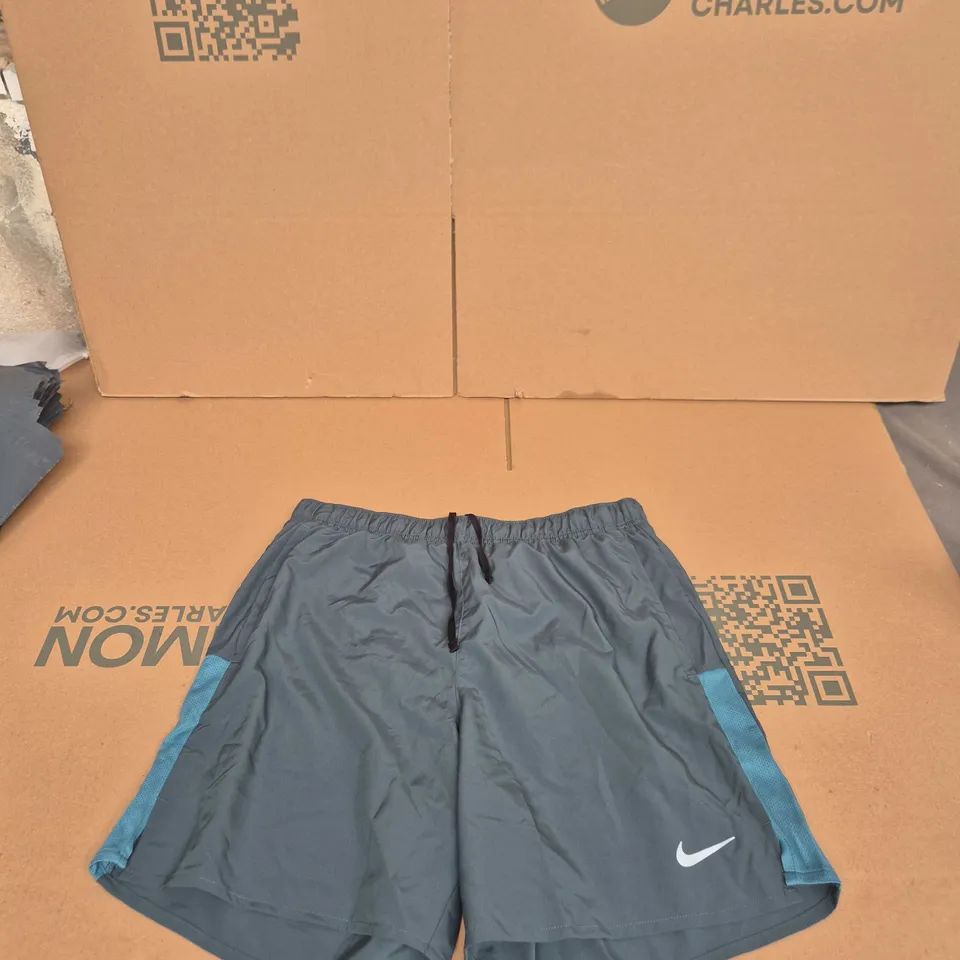 NIKE DRI-FIT MEN'S TRAINING SHORTS – GREY WITH BLUE SIDE PANELS (SIZE M)