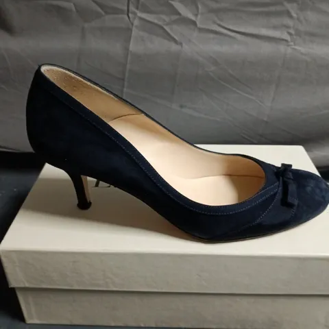 BOXED PAIR OF LK BENNETT NAVY SUEDE SHOES - SIZE 40