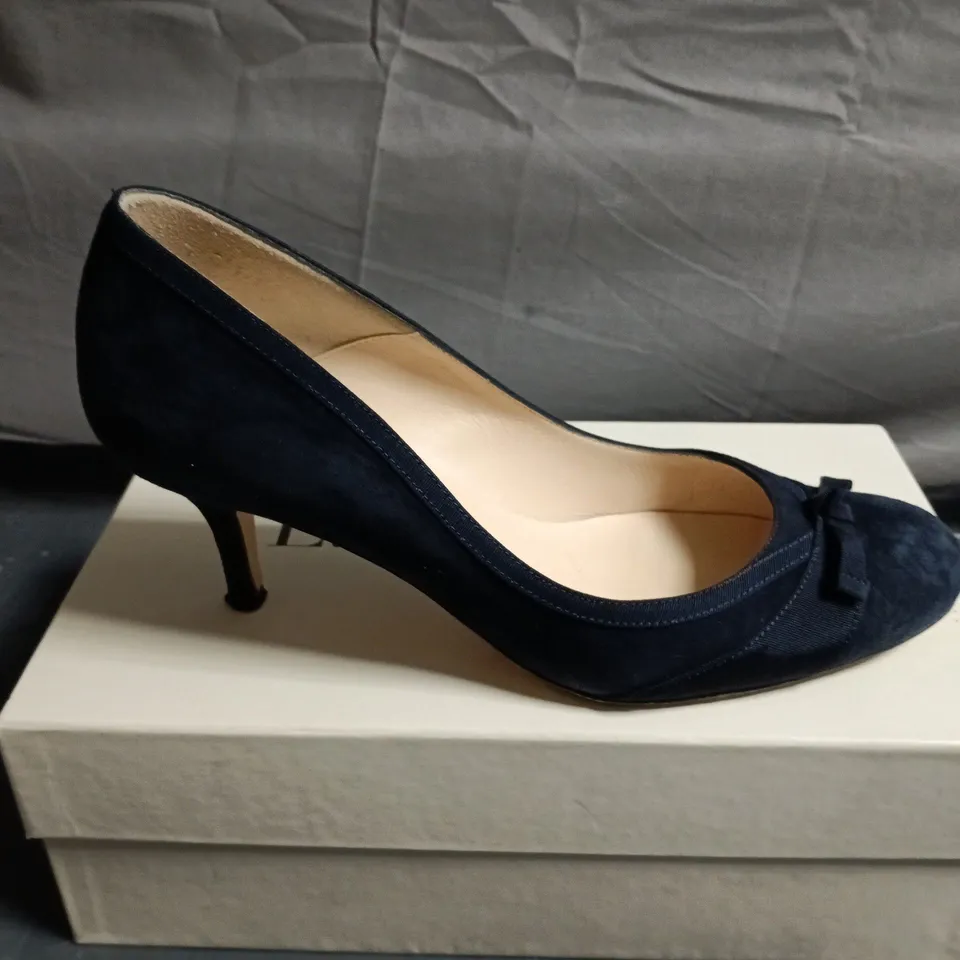 BOXED PAIR OF LK BENNETT NAVY SUEDE SHOES - SIZE 40