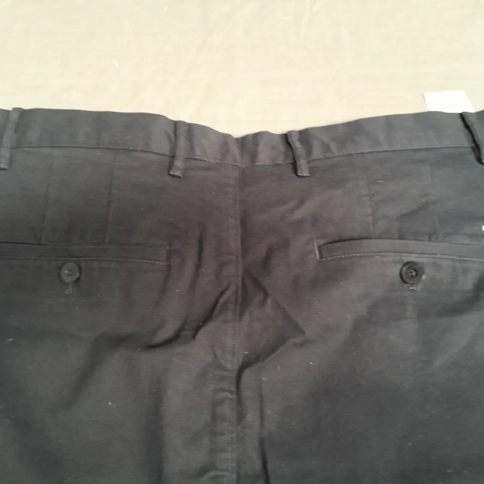TOMMY HILFIGER NAVY TROUSERS - 34/34