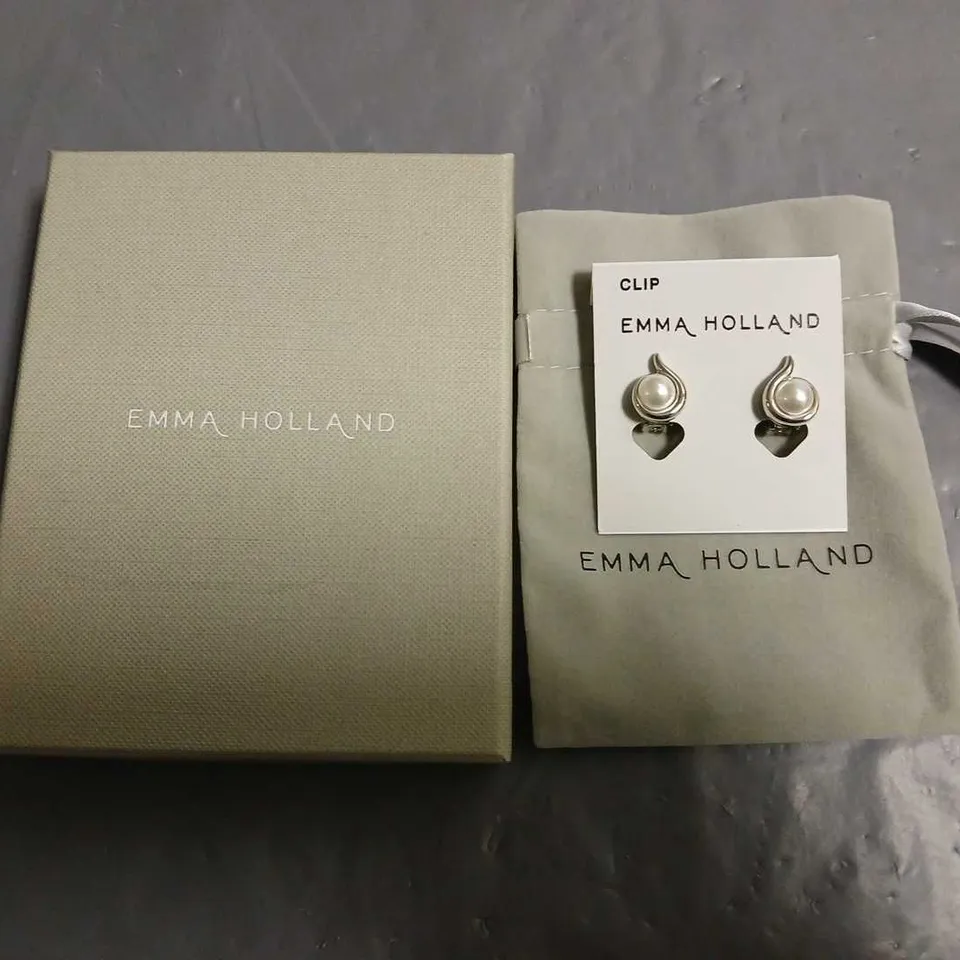 BOXED PAIR OF EMMA HOLLAND EARRINGS