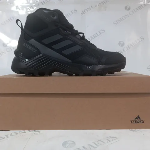BOXED PAIR OF ADIDAS TERREX EASTRAIL SHOES IN BLACK UK SIZE 7