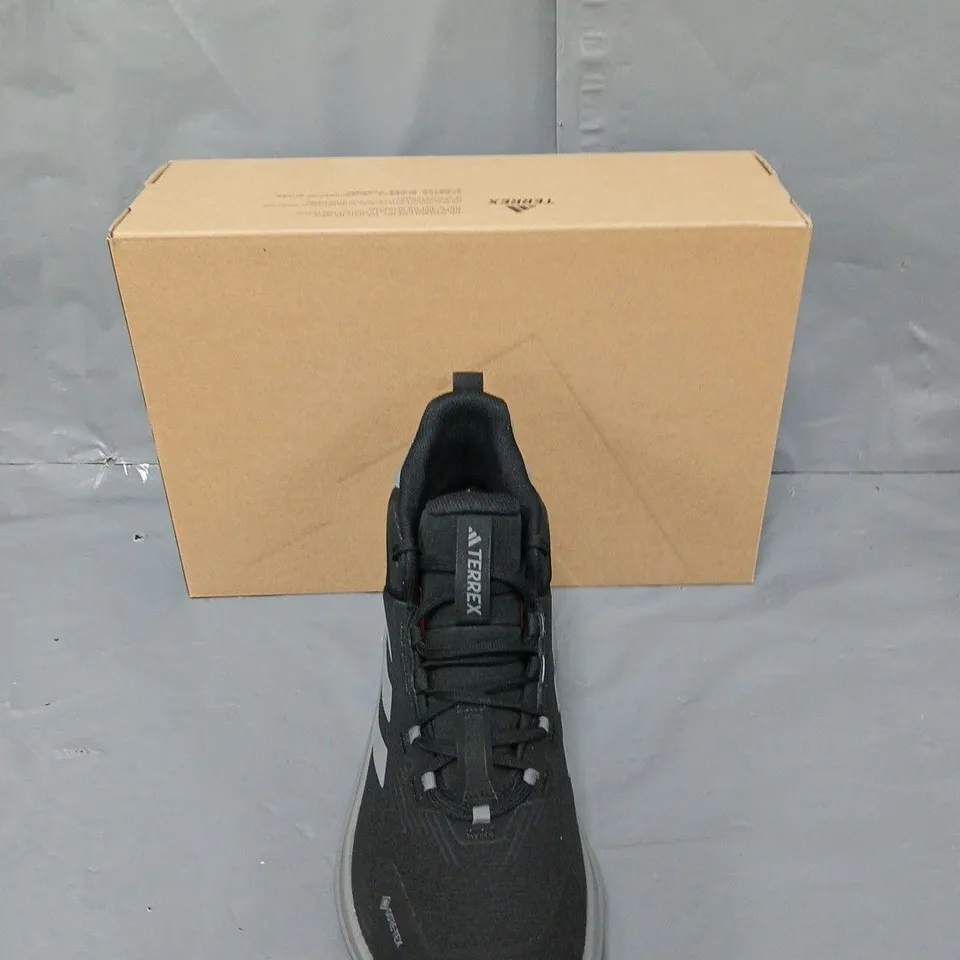 BOXED PAIR OF ADIDAS TERREX TRAILMAKER 2 MID BLACK UK 6