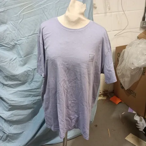 HUGO BOSS T-SHIRT - LIGHT GREY WITH ORANGE TRIM (INT XL)