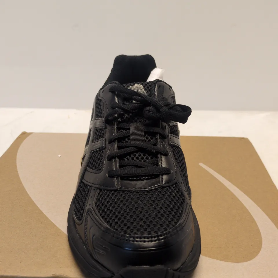 BOXED PAIR OF ASICS GEL-1130 BLACK/GRAPHITE GREY SNEAKERS – UK 7.5