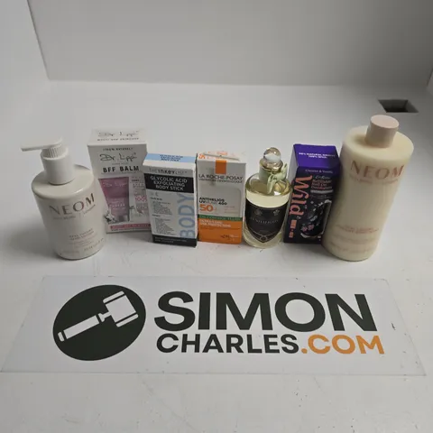 APPROXIMATELY 15 ASSORTED HEALTH & BEAUTY PRODUCTS TO INCLUDE NEOM CREAMY BODY WASH, LA ROCHE POSAY UVA PROTECTION, THE1NKEYLIST EXFOLIATING STICK, ETC - COLLECTION ONLY