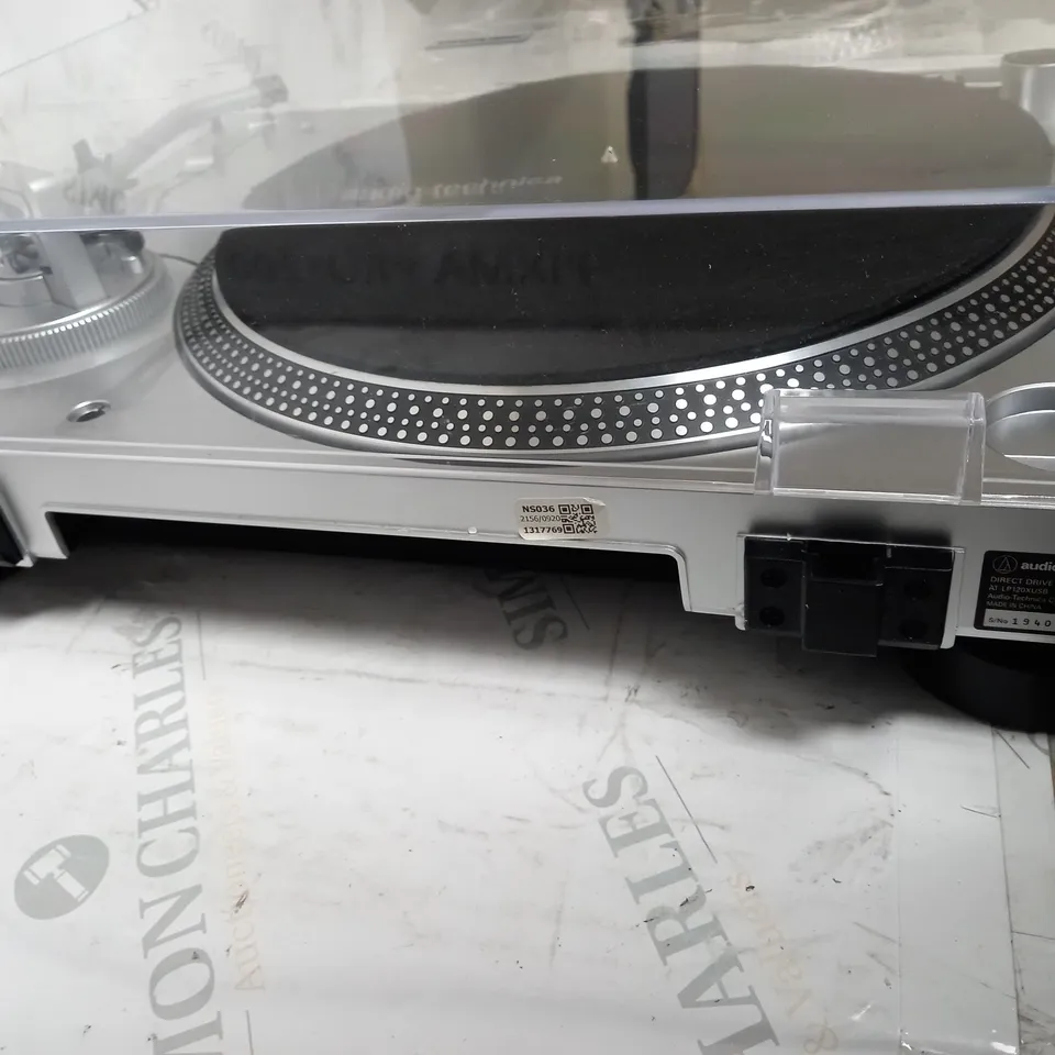AUDIO-TECHNICA AT-LP120XUSB 