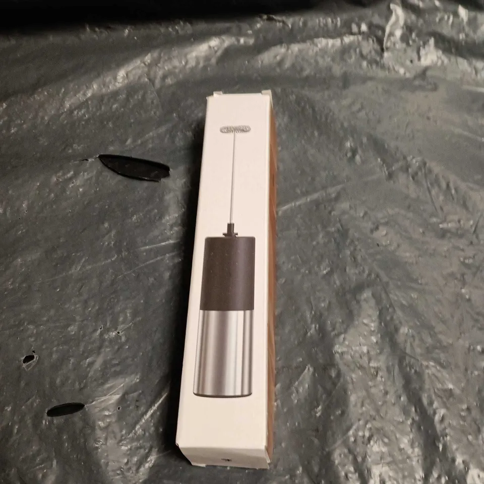 BOX OF APPROXIMATELY 10 ASSORTED ELECTRICAL ITEMS INCLUDING ELECTRIC LUNCH BOX , AUTOMATIC CURLING IRON AND DRINK FROTHER 