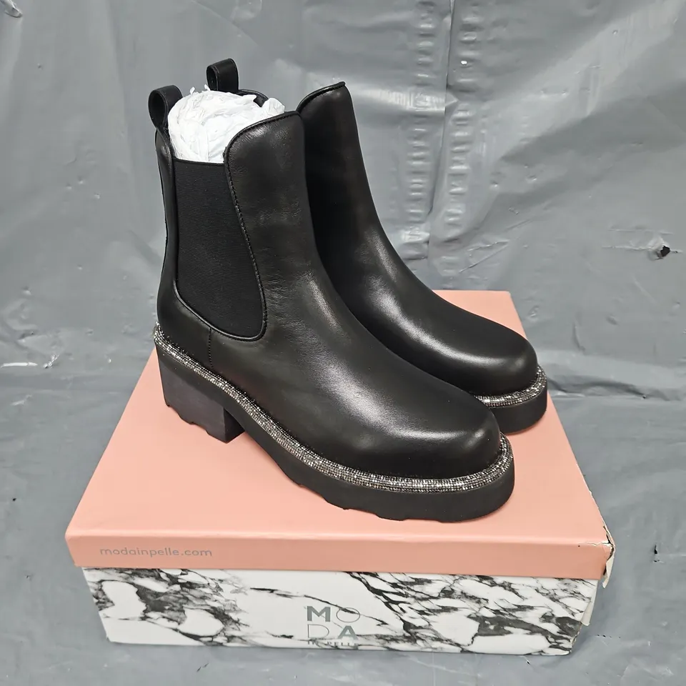BOXED MODA IN PELLE BLANDA LEATHER BOOTS IN BLACK - SIZE 38