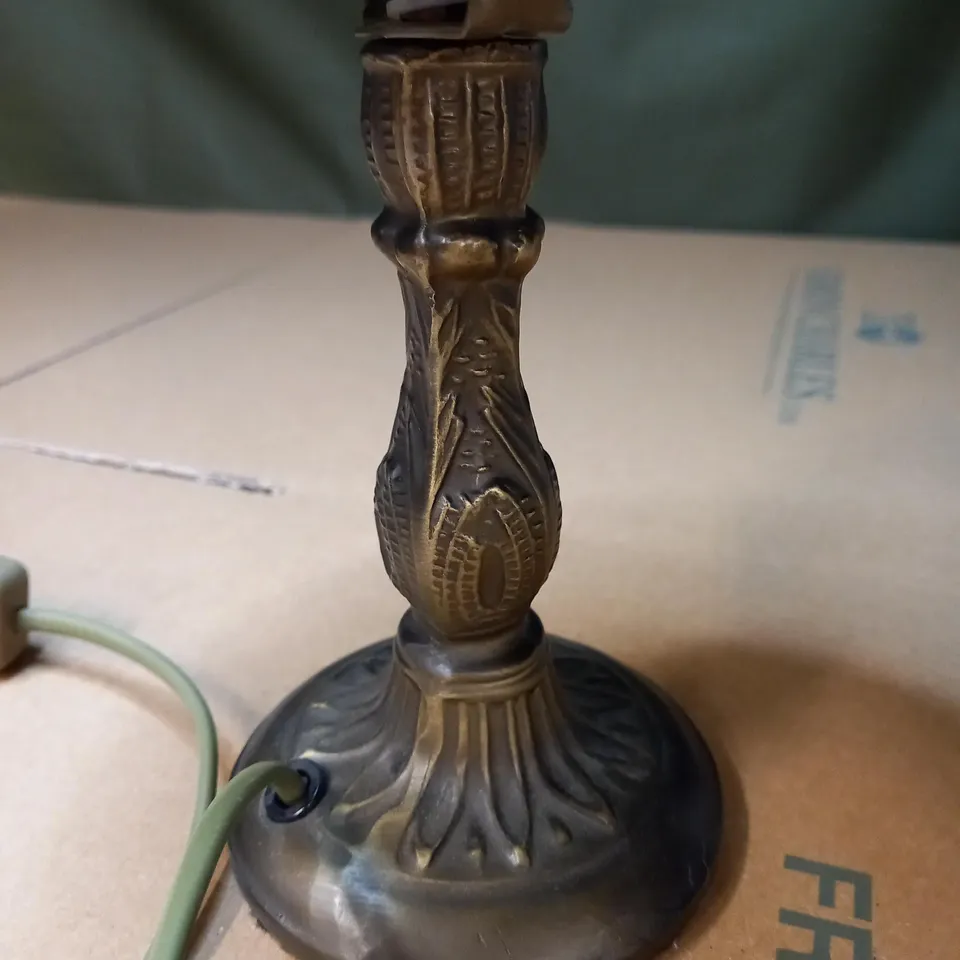 DECORATIVE TABLE LAMP 