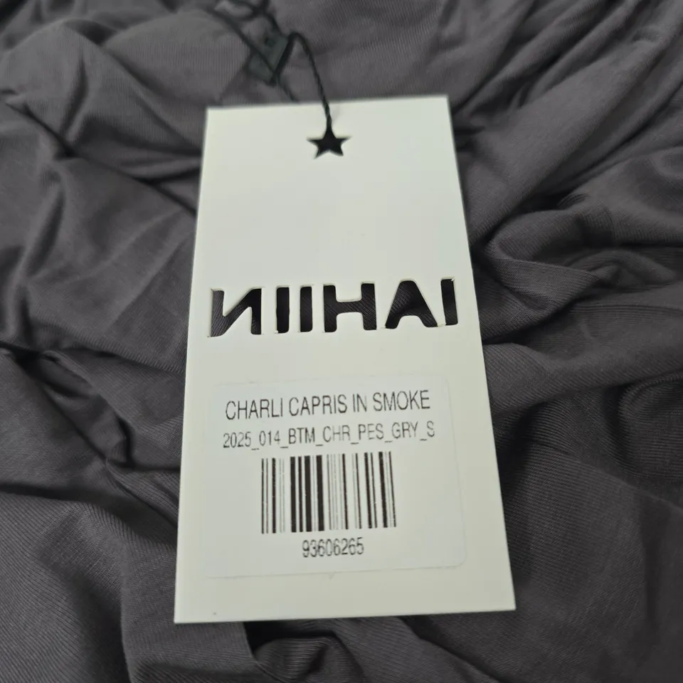 NIIHAI CHARLI CAPRIS IN SMOKE – WOMEN'S TROUSERS (GREY)