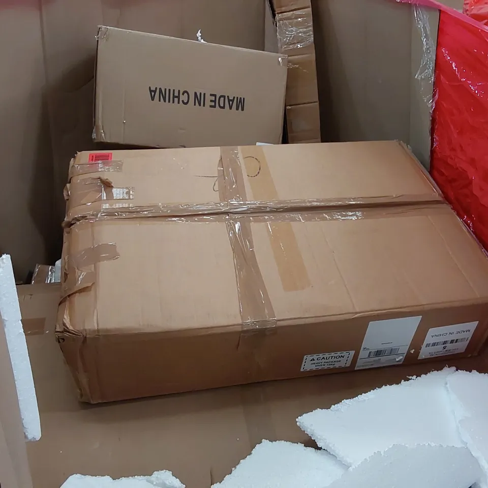 PALLET OF ASSORTED ITEMS INCLUDING: CHEST OF DRAWERS, TRAINING BENCH, ALUMINIUM LADDER 2.6M, LARGE RUG