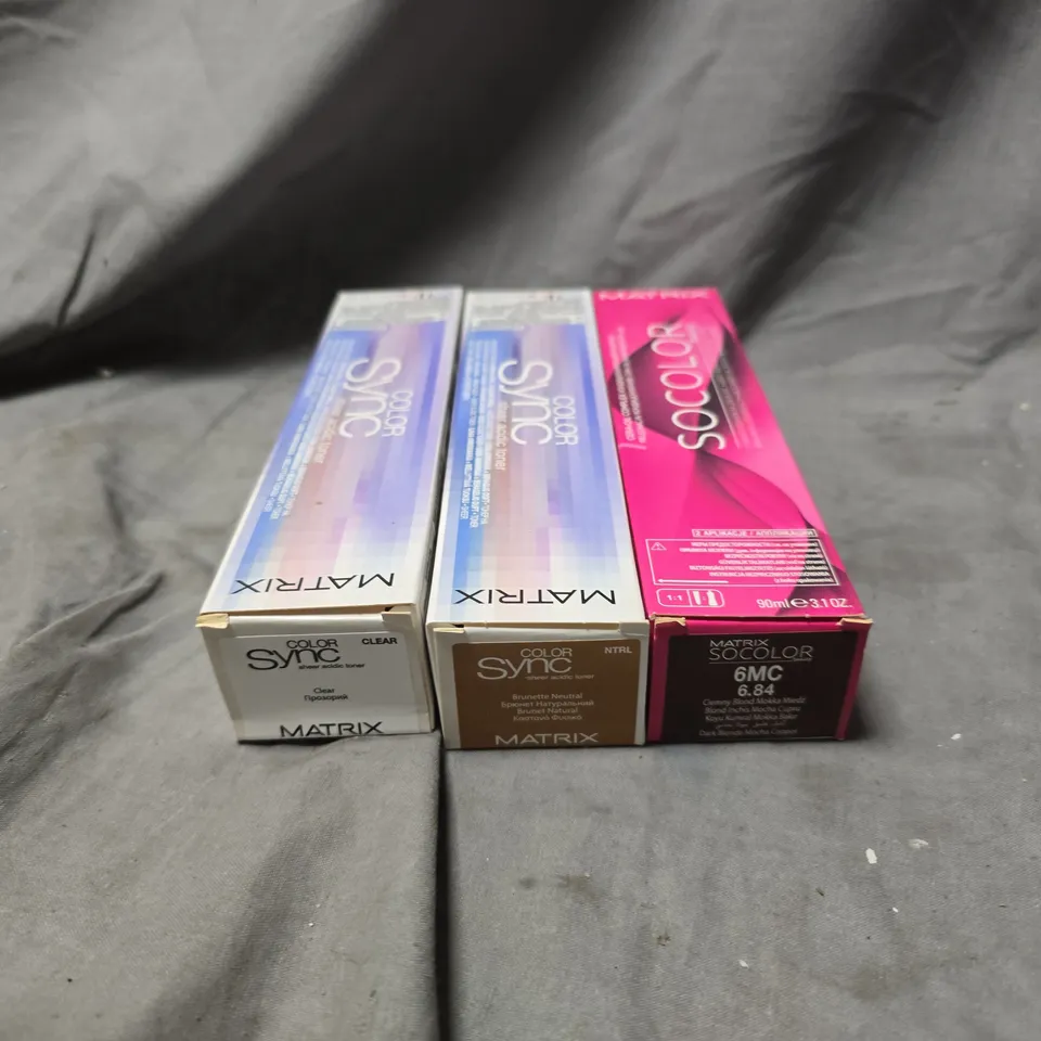 APPROXOMATELY 66 MATRIX HAIR PRODUCTS TO INCLUDE COLOR SYNC SHEER ACIDIC TONER CLEAR, SOCOLOR CERA-OIL COMPLEX DARK BLONDE MOCHA COPPER, COLOR SYNC SHEER ACIDIC TONER BRUNETTE NEUTRAL, ETC - COLLECTIO