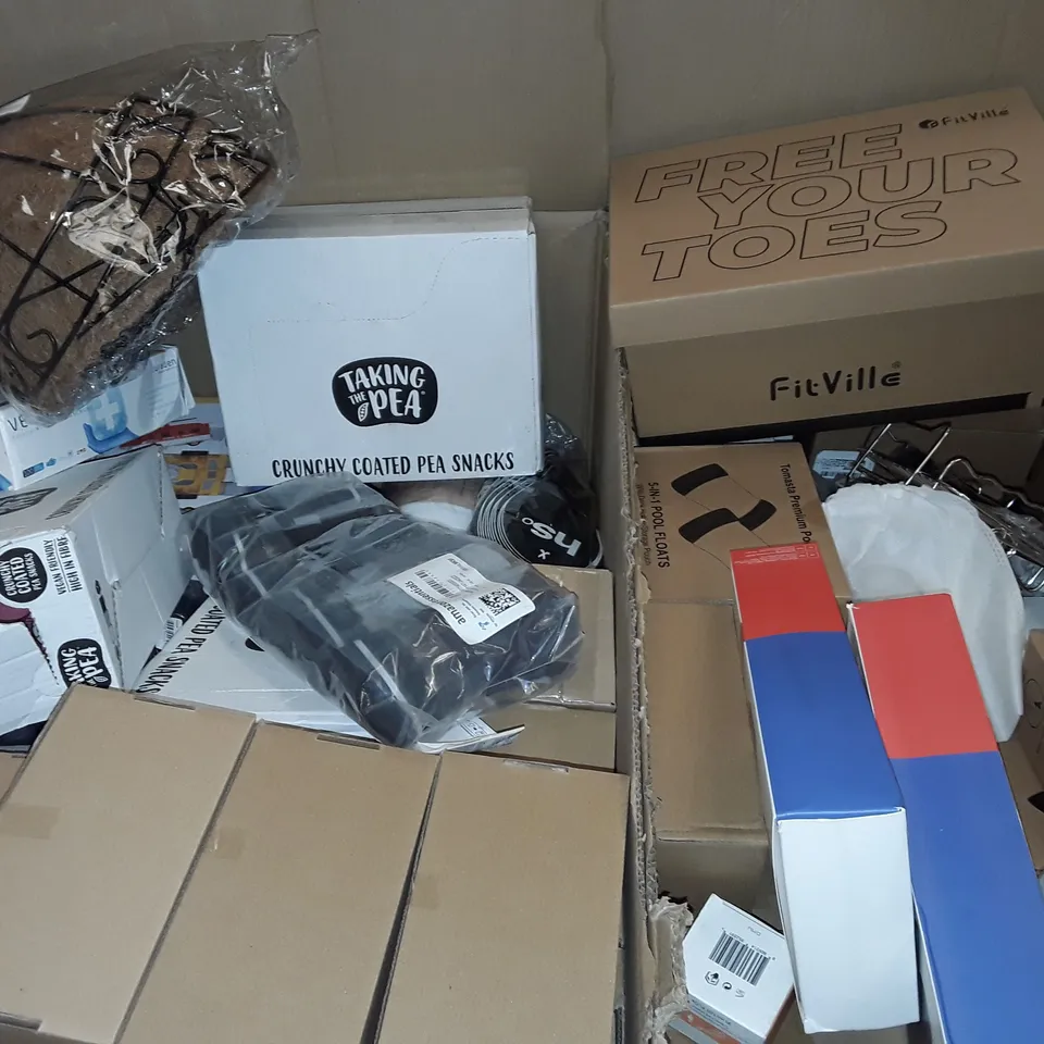 PALLET OF ASSORTED HOUSEHOLD ITEMS TO INCLUDE POOL FLOATS, SWITCH CARRY CASES, FITVILLE TRAINERS AND HANGING BASKETS
