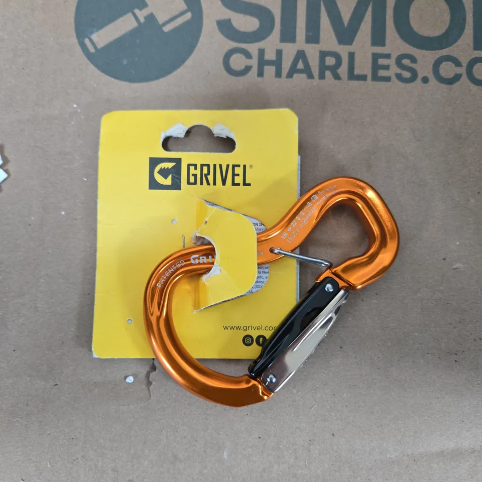 TOTE OF APPROXIMATELY 15 ASSORTED ITEMS TO INCLUDE: GRIVEL TWIN GATE CARABINER