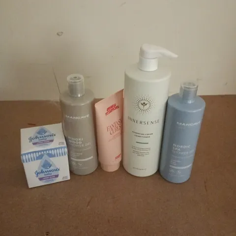 APPROXIMATELY 12 ASSORTED HEALTH & BEAUTY PRODUCTS TO INCLUDE MANCAVE SHOWER GEL, INNERSENSE CONDITIONER, ANDREW FITZSIMONS CURL CREME, ETC - COLLECTION ONLY