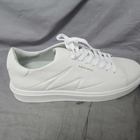 UNBOXED PAIR OF HIDDEN WHITE TRAINERS IN WHITE - UK 10