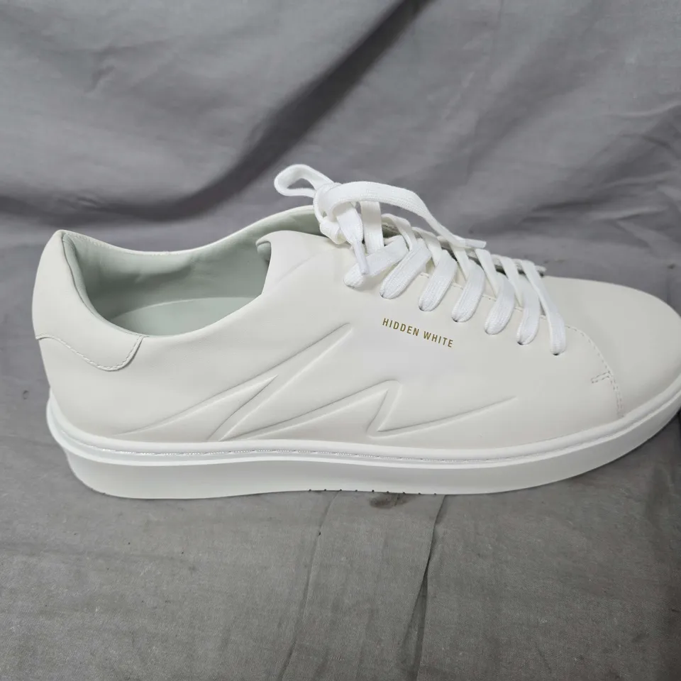 UNBOXED PAIR OF HIDDEN WHITE TRAINERS IN WHITE - UK 10