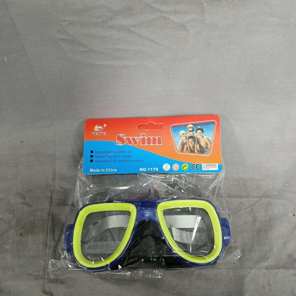 BOX OF APPROX 20 SWIMMING GOGGLES