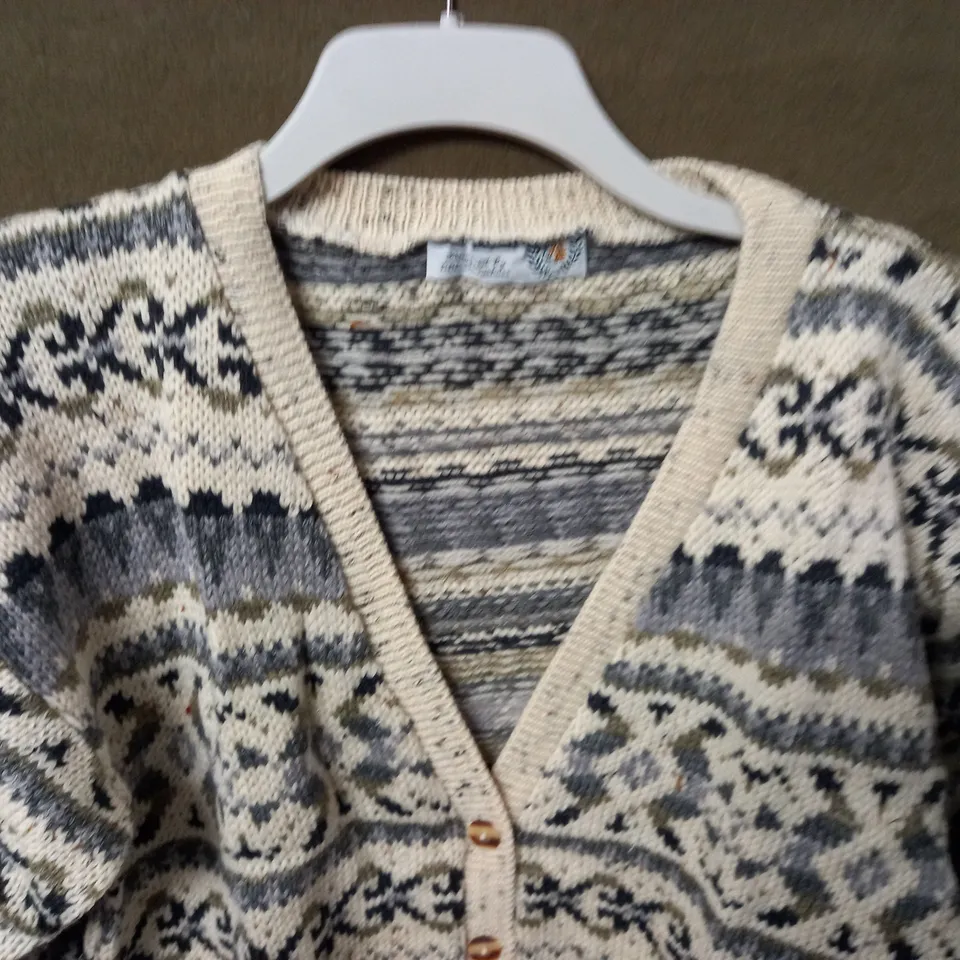 LOT OF 15 AS NEW OPEN DITCH V-NECK CARDIGANS - SIZE UNSPECIFIED