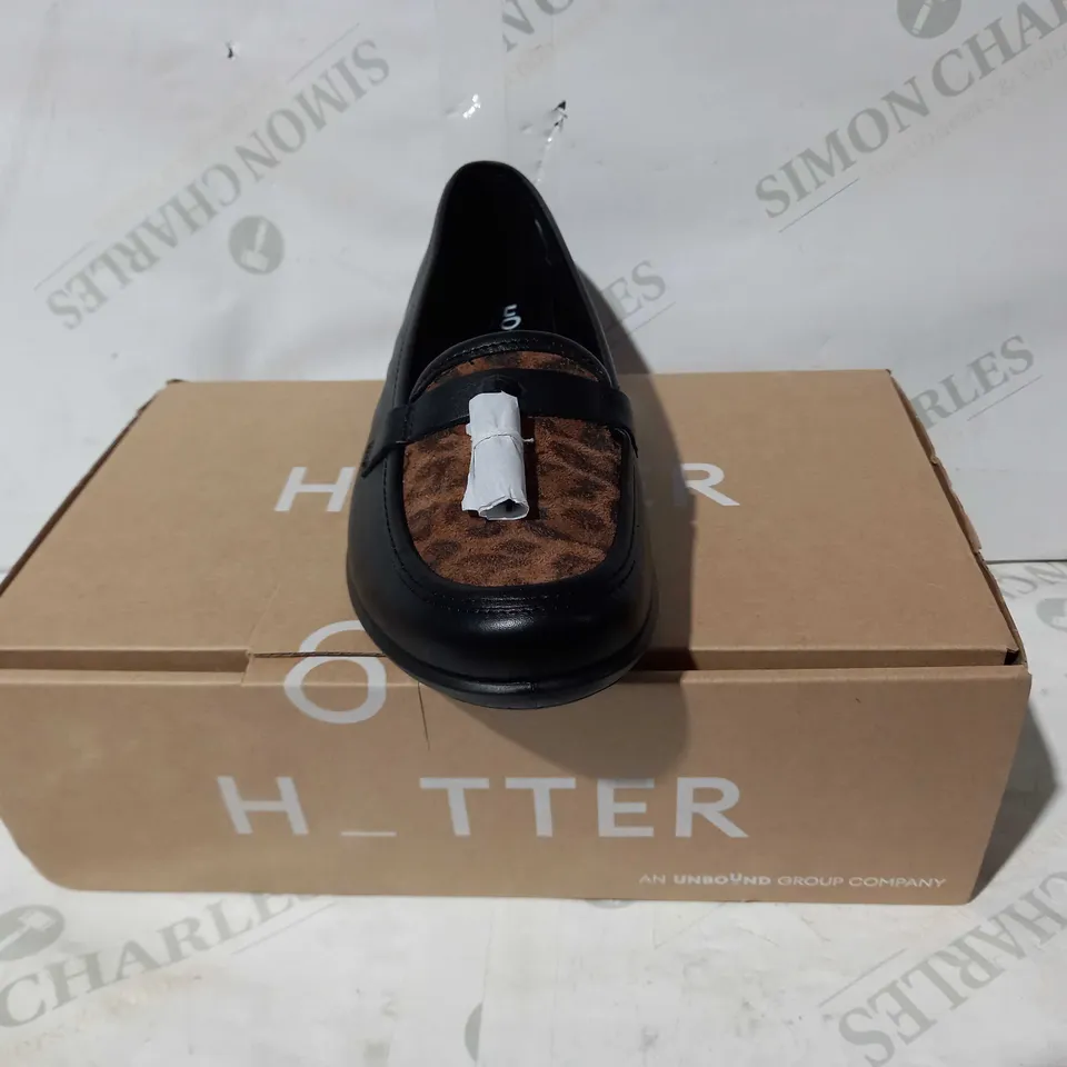 BOXED PAIR OF HOTTER SLIP ON SHOES IN BLACK W. LEOPARD PRINT UK SIZE 4