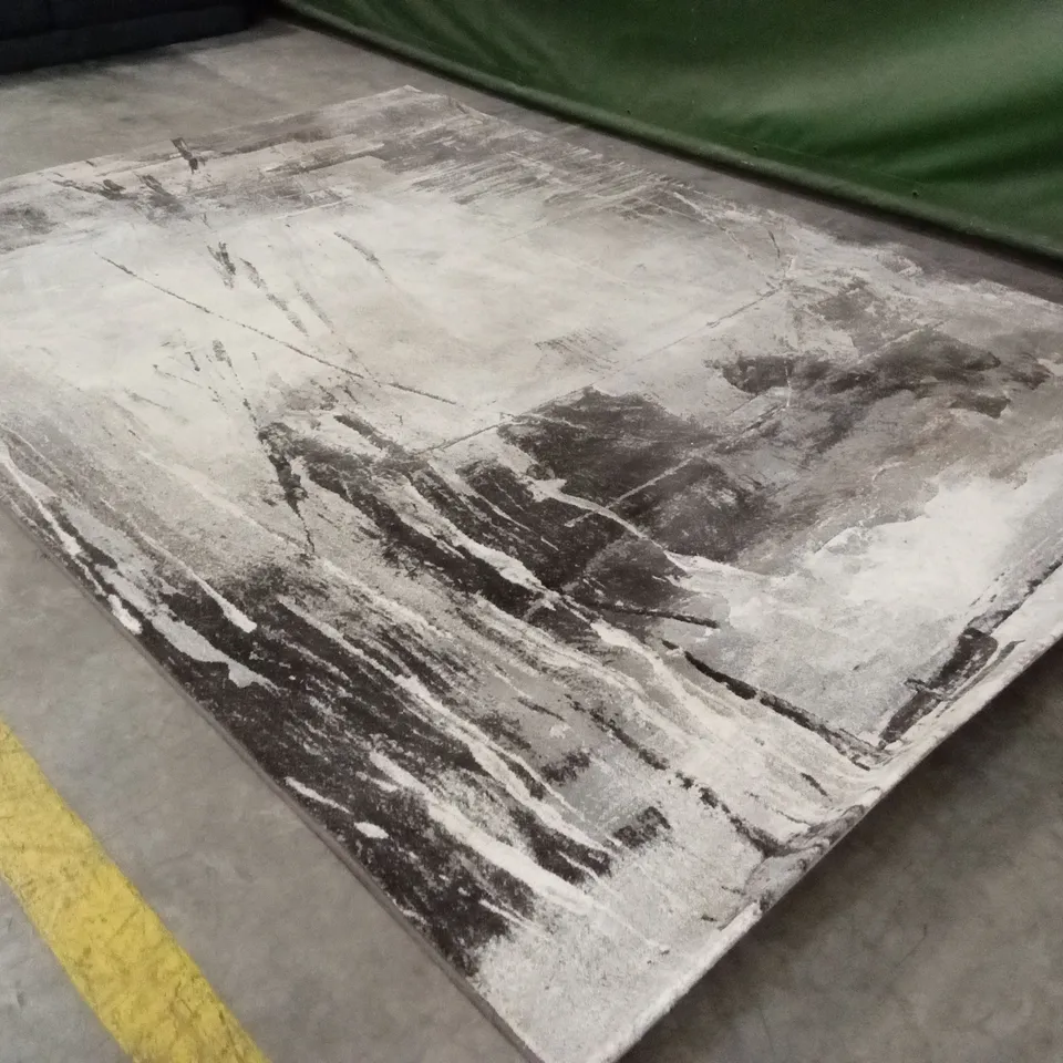 RAGOLLE GALLERIA AREA RUG // 200 x 300cm