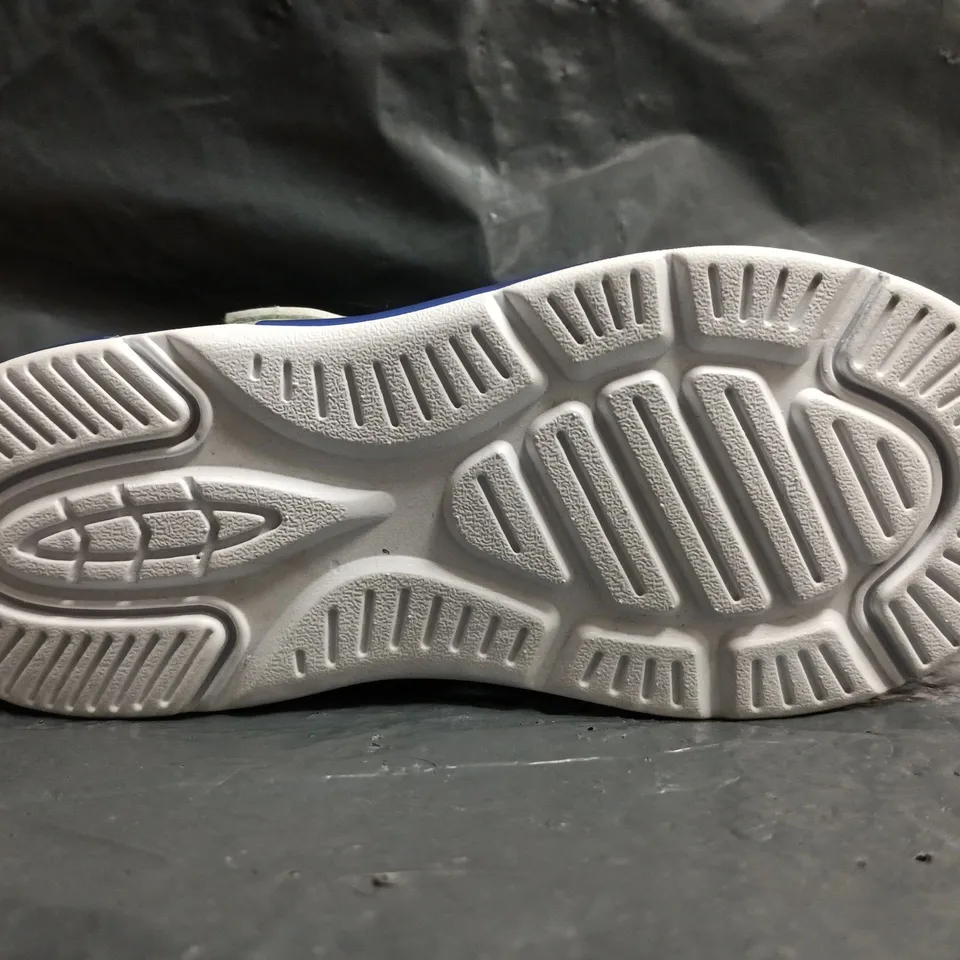 PAIR OF SLAZENGER KIDS LIGHT-UP TRAINERS IN SILVER/NAVY/YELLOW SIZE UK 1