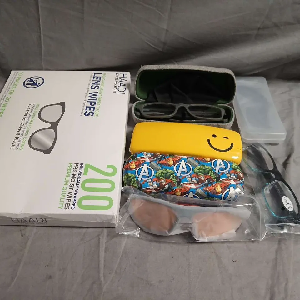 APPROXIMATELY 15 ASSORTED GLASSES/SUNGLASSES IN VARIOUS DESIGNS