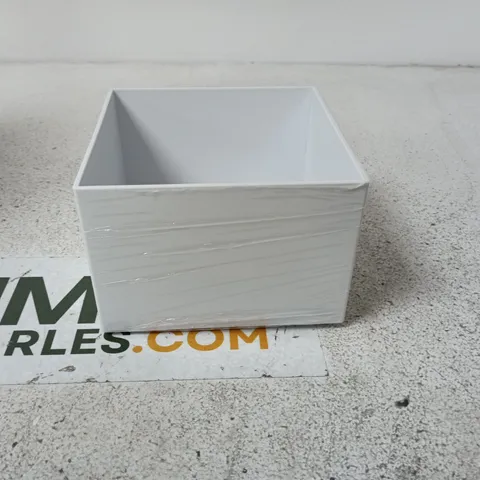 SET OF 3 WHITE PLASTIC STORAGE CUBES